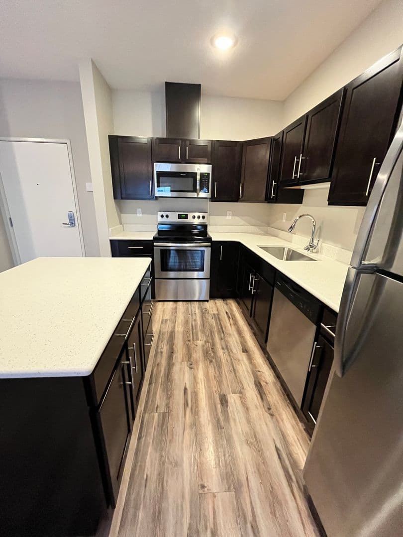 Superior Apartment: 1301 Weeks Ave