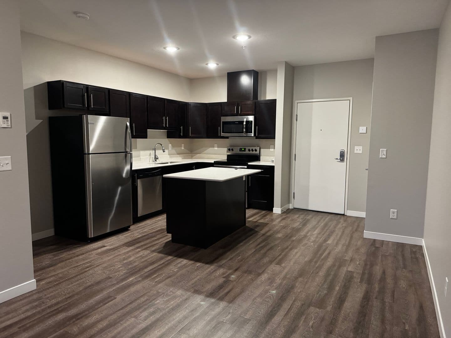 Superior Apartment: 1301 Weeks Ave