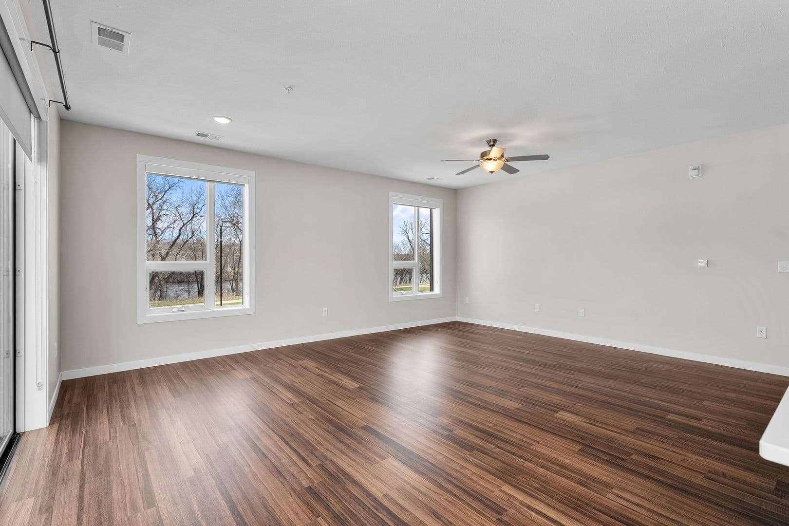 Eau Claire Apartment: 1920 Oxford Avenue