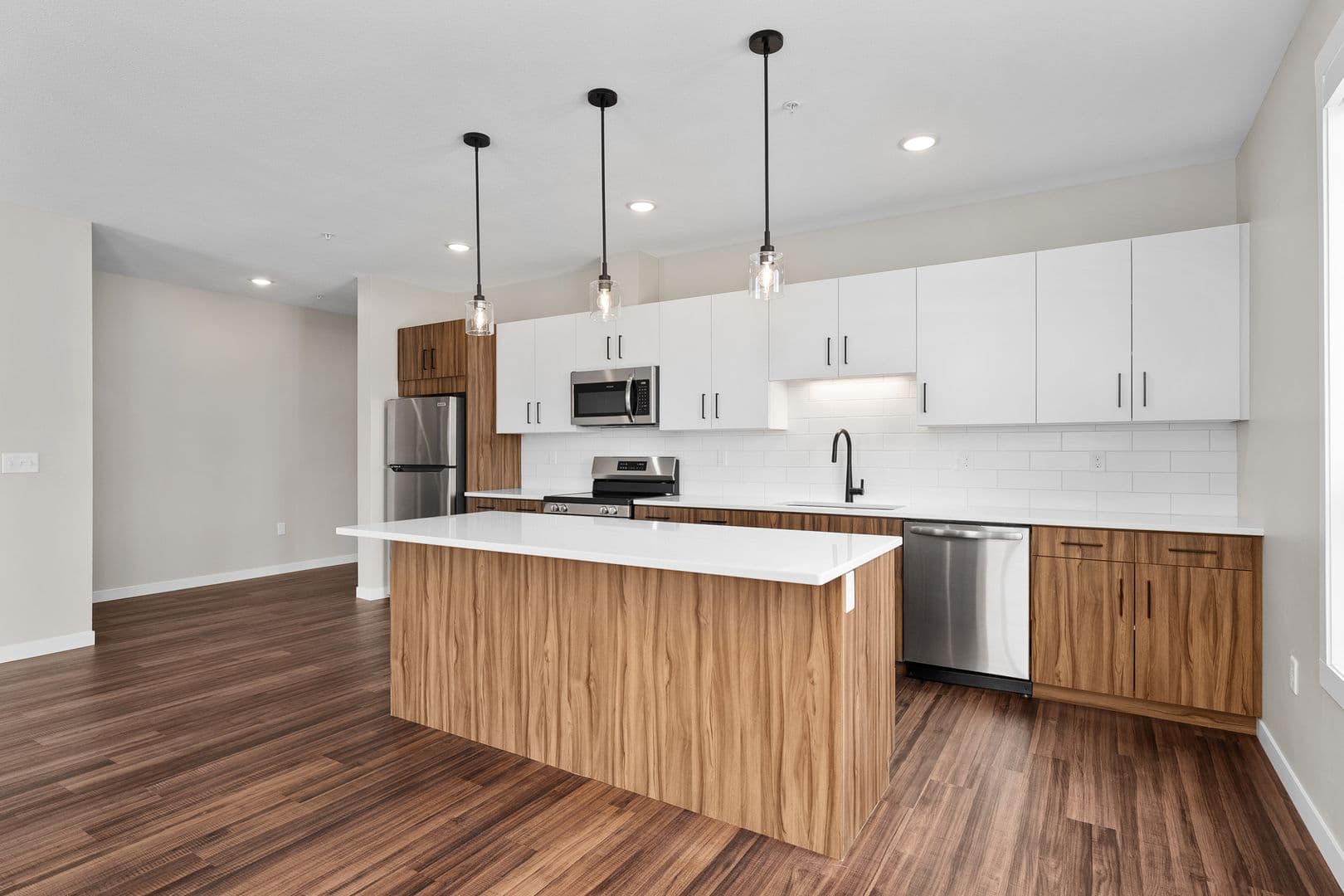 Eau Claire Apartment: 1920 Oxford Avenue