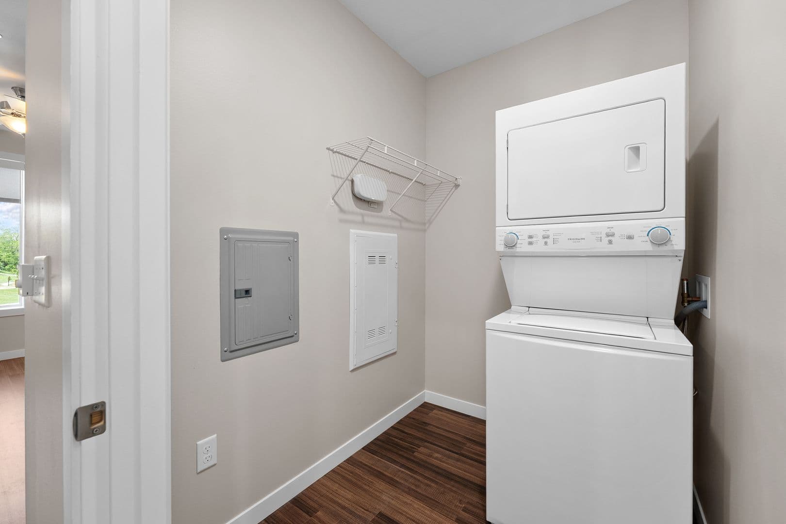 Eau Claire Apartment: 1920 Oxford Avenue