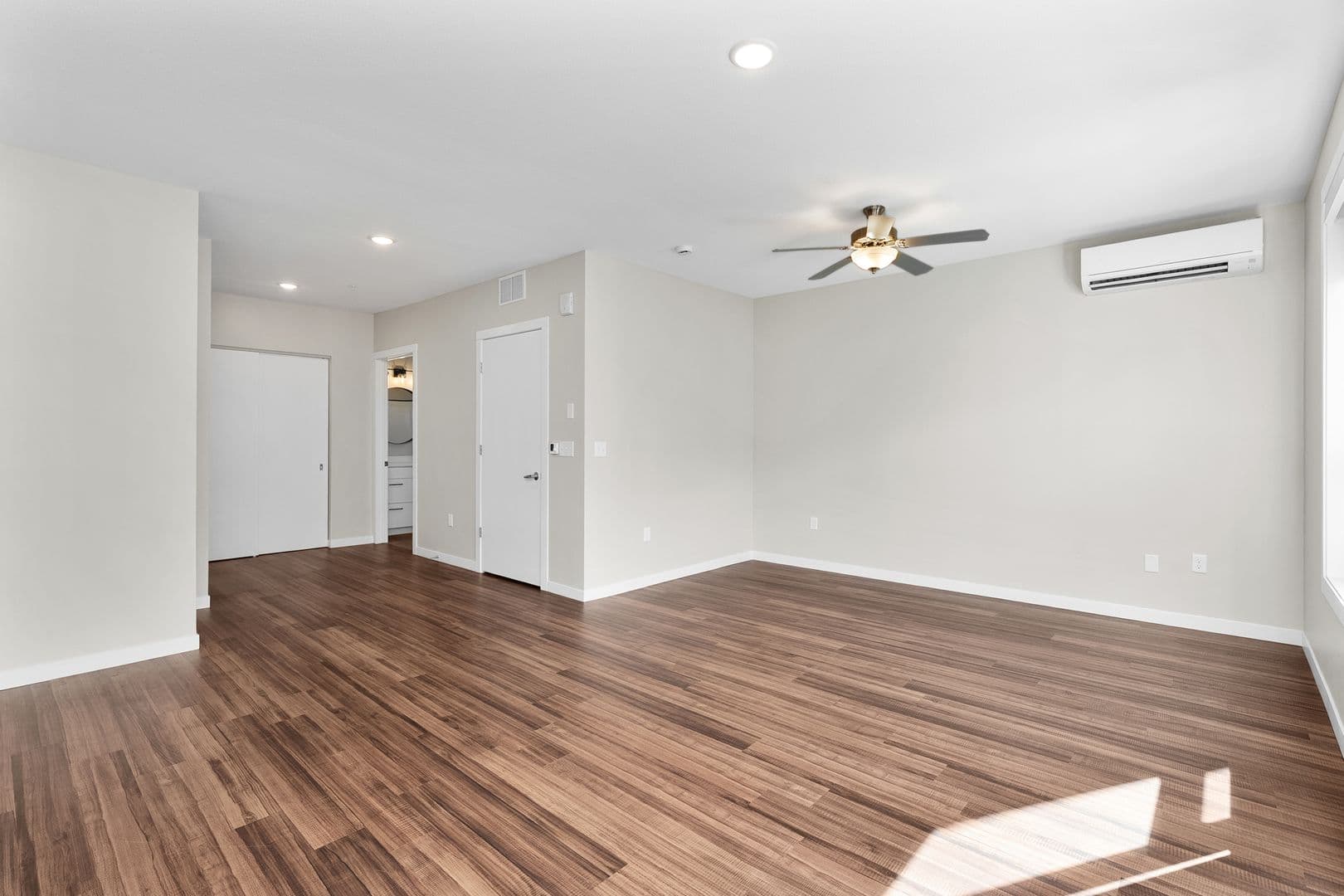 Eau Claire Apartment: 2016 Oxford Avenue