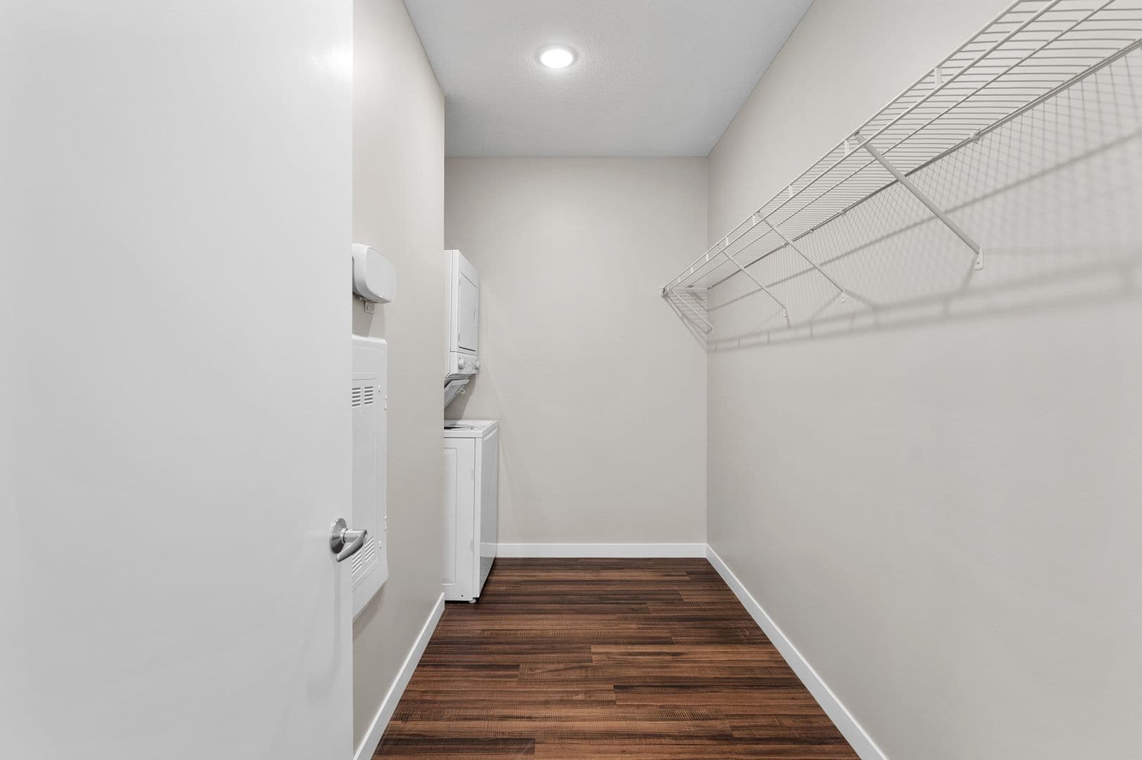Eau Claire Apartment: 1920 Oxford Avenue