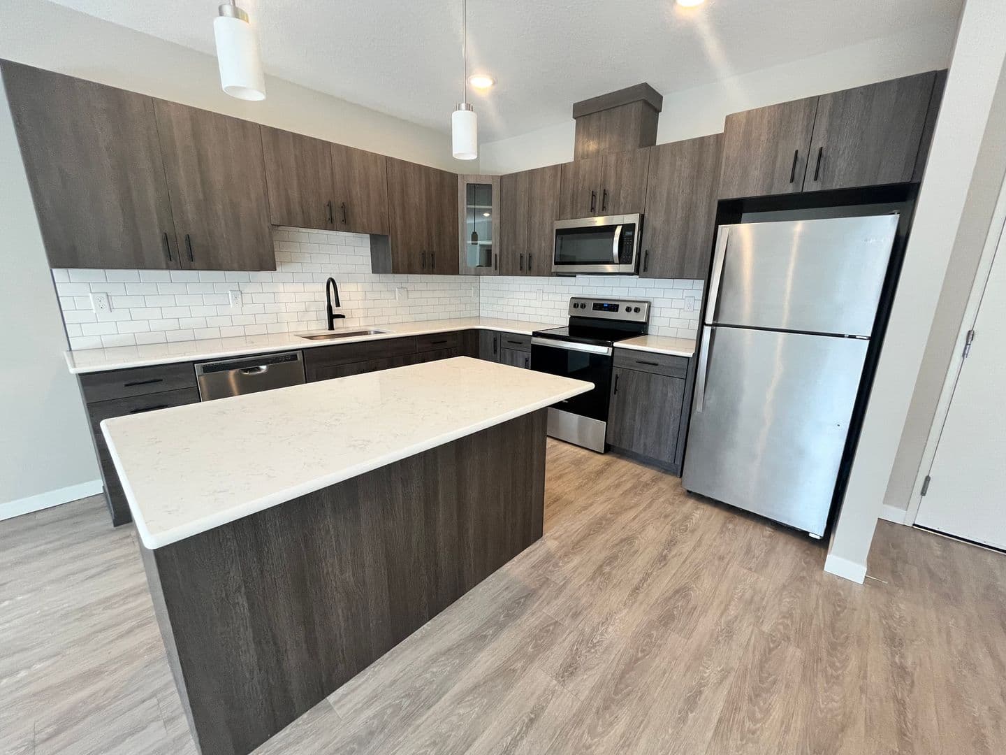 Superior Apartment: 1001 Belknap Street