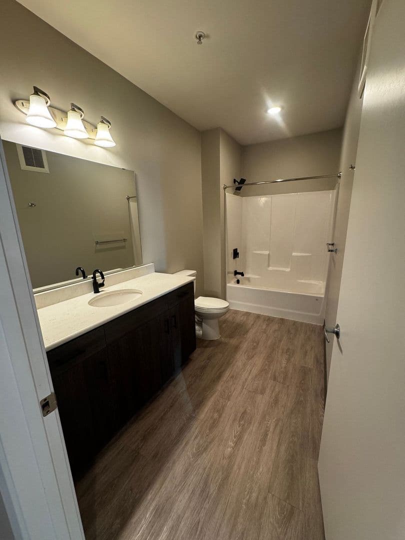 Superior Apartment: 1001 Belknap Street