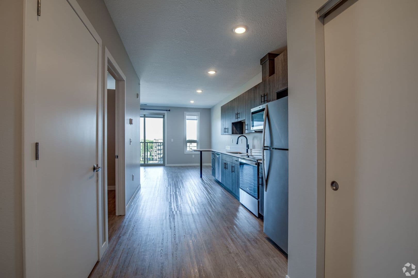 Superior Apartment: 1001 Belknap Street