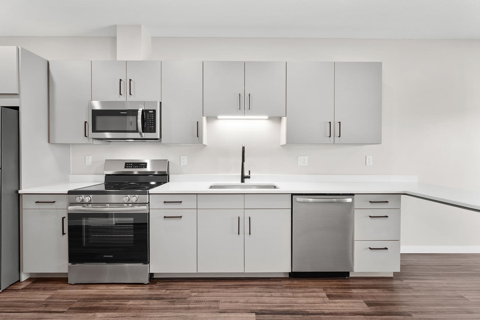 Eau Claire Apartment: 1920 Oxford Avenue