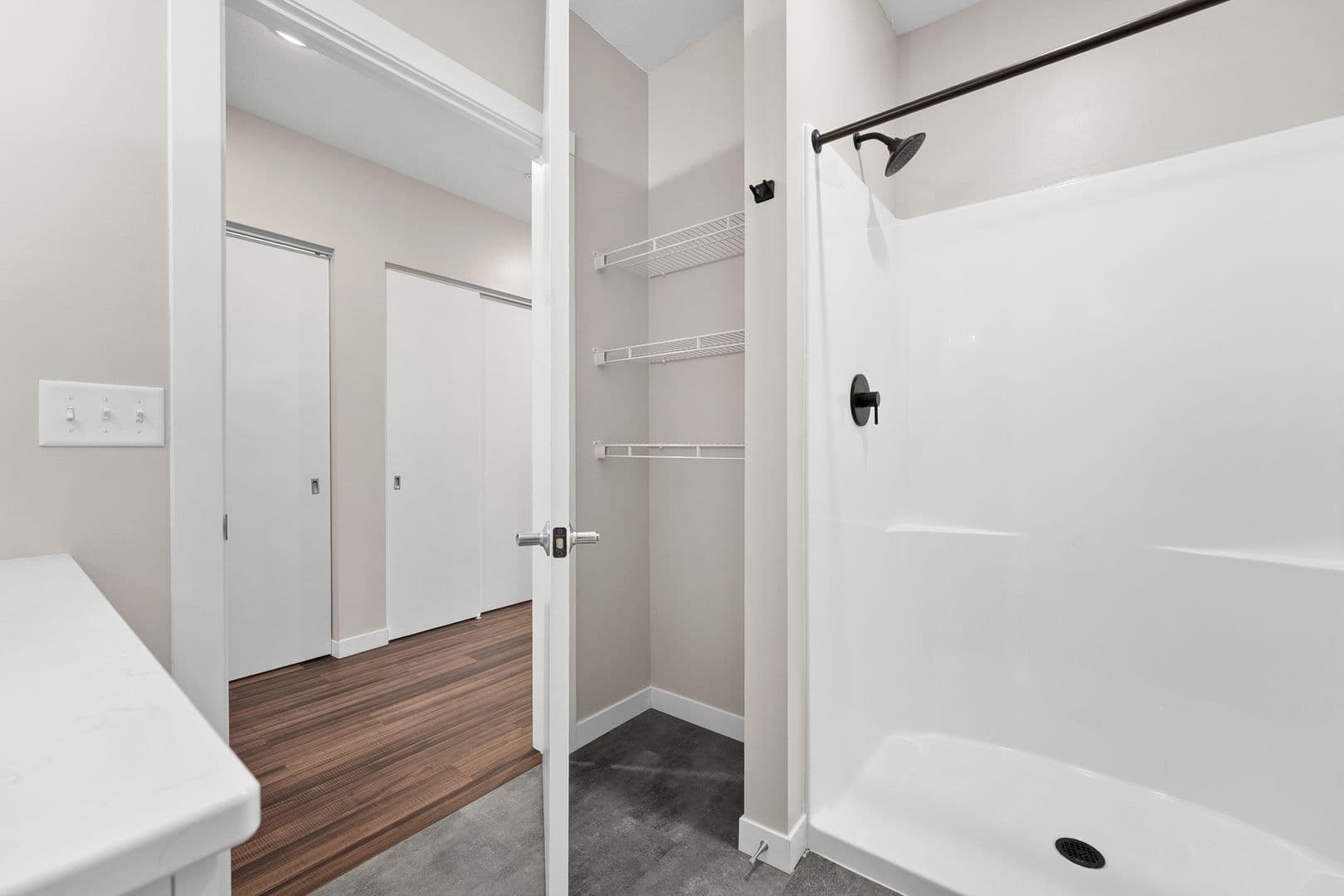 Eau Claire Apartment: 1920 Oxford Avenue