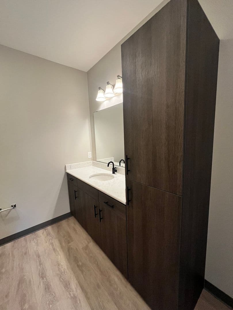 Superior Apartment: 1001 Belknap Street