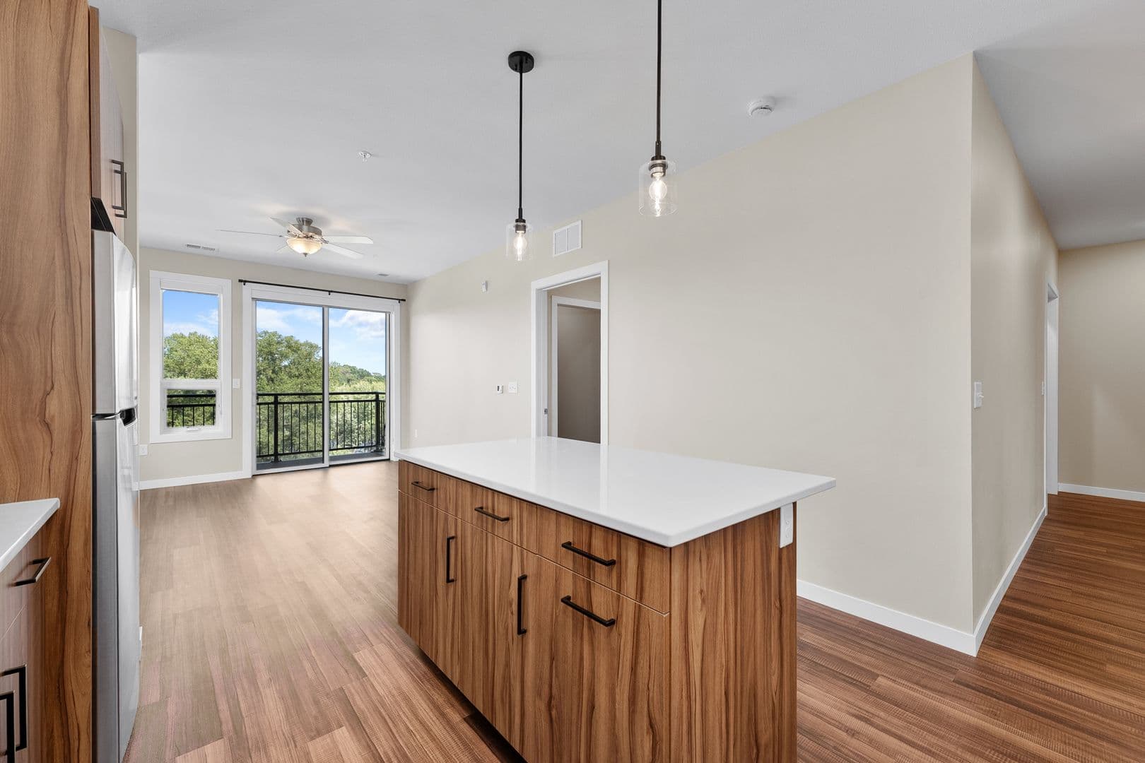 Eau Claire Apartment: 2016 Oxford Avenue