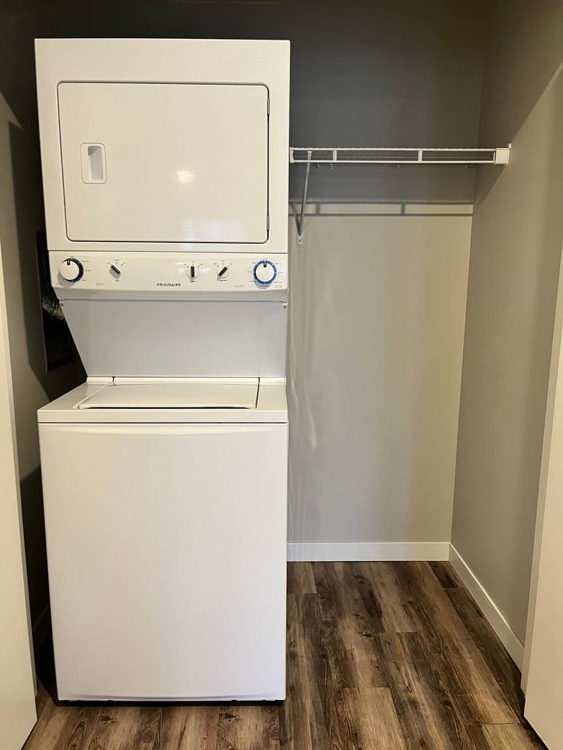 Superior Apartment: 1301 Weeks Ave