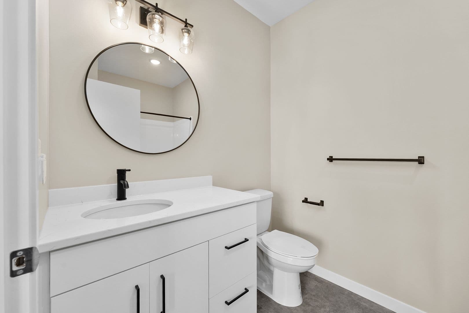 Eau Claire Apartment: 2016 Oxford Avenue