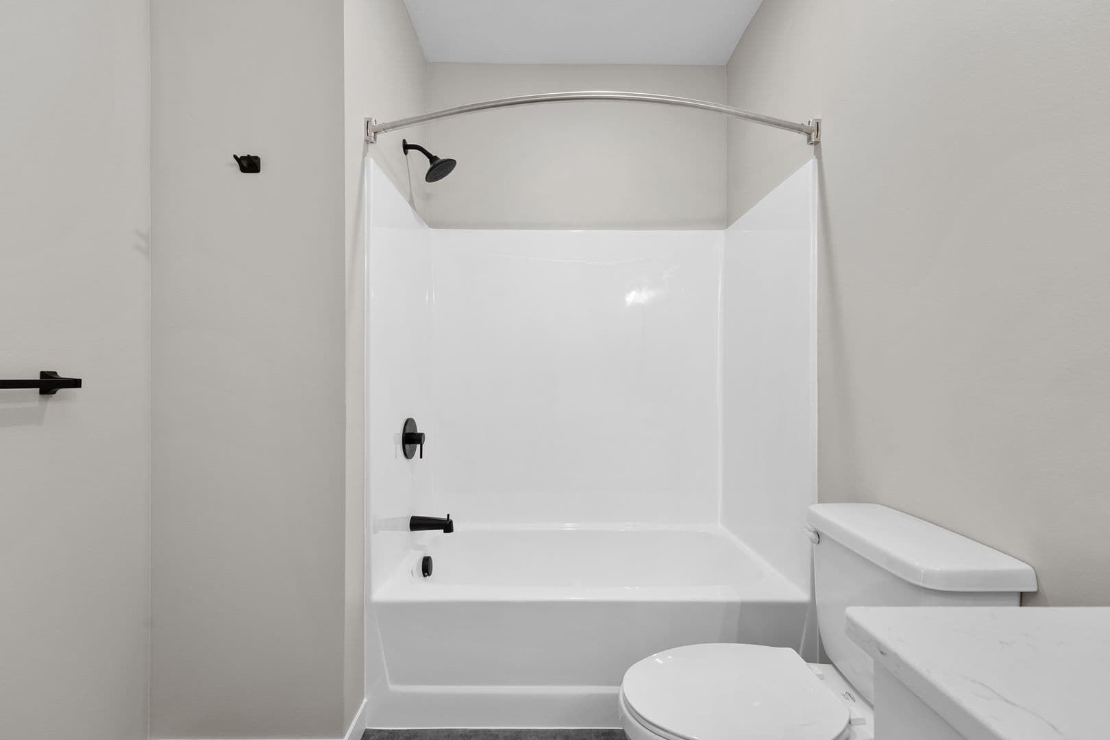 Eau Claire Apartment: 2016 Oxford Avenue