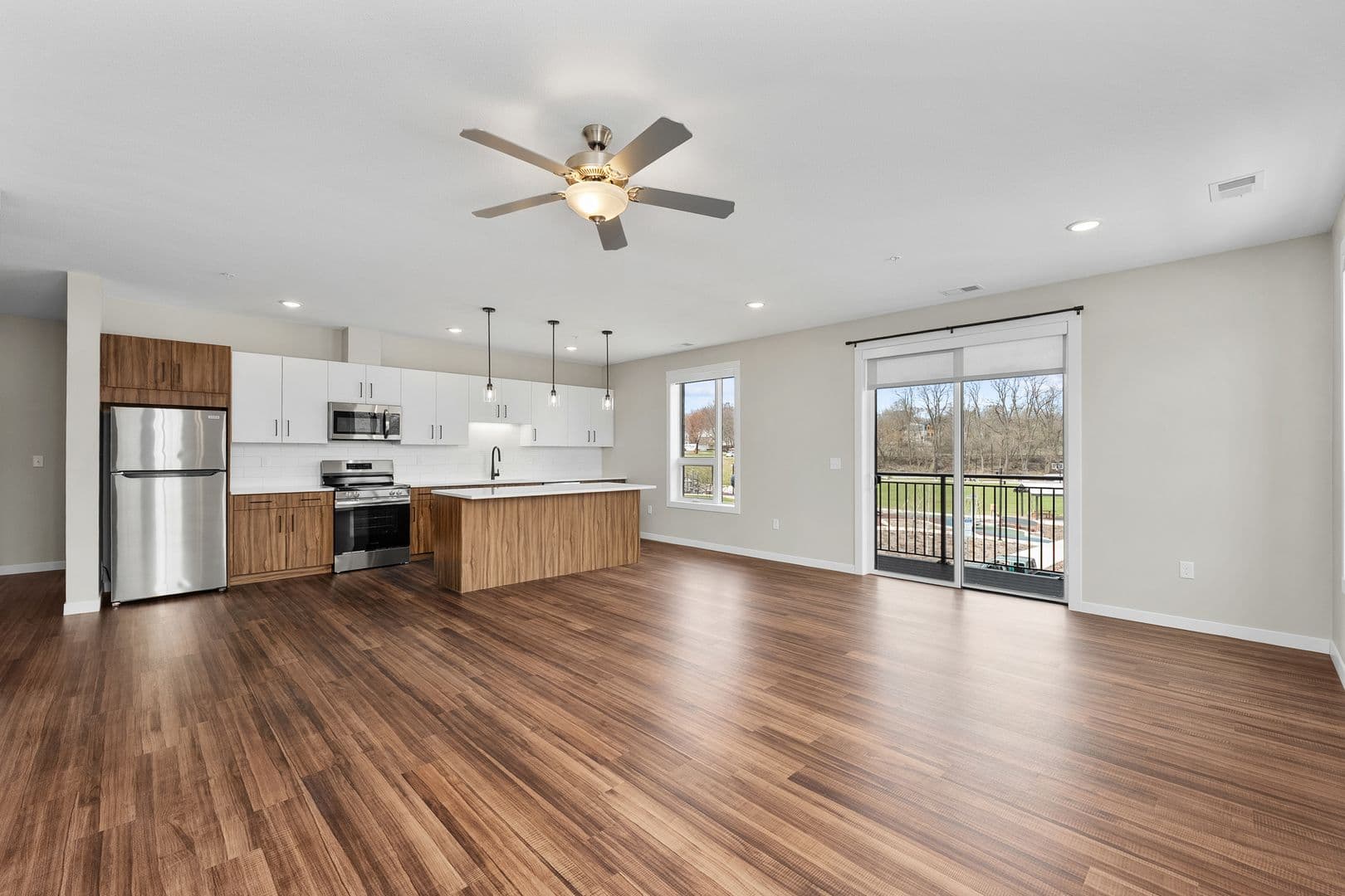 Eau Claire Apartment: 1920 Oxford Avenue