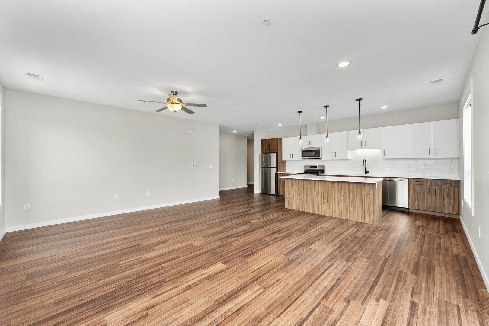 Eau Claire Apartment: 1920 Oxford Avenue