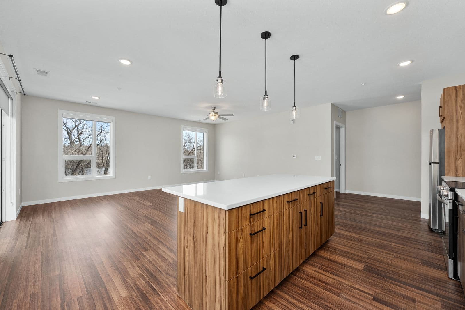 Eau Claire Apartment: 1920 Oxford Avenue