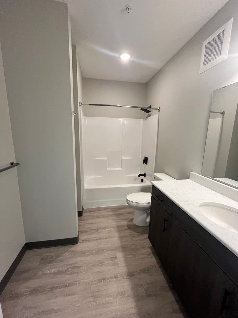 Superior Apartment: 1001 Belknap Street