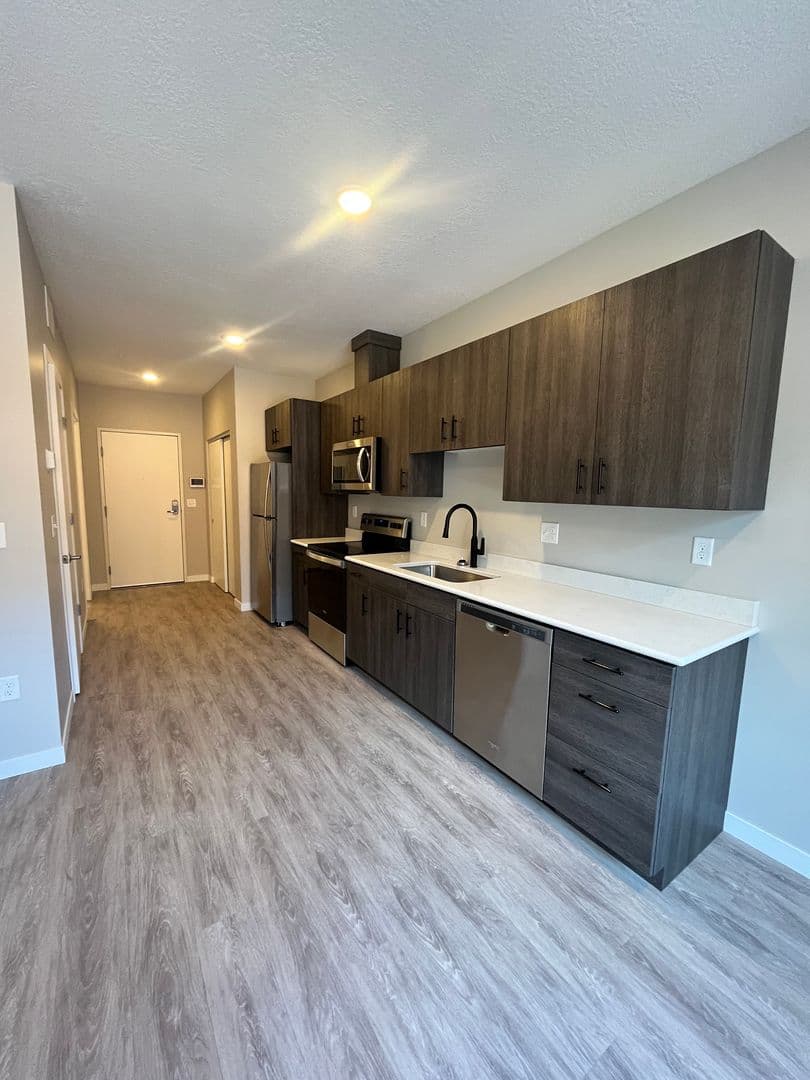 Superior Apartment: 1001 Belknap Street