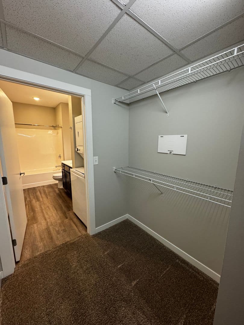 Superior Apartment: 1301 Weeks Ave