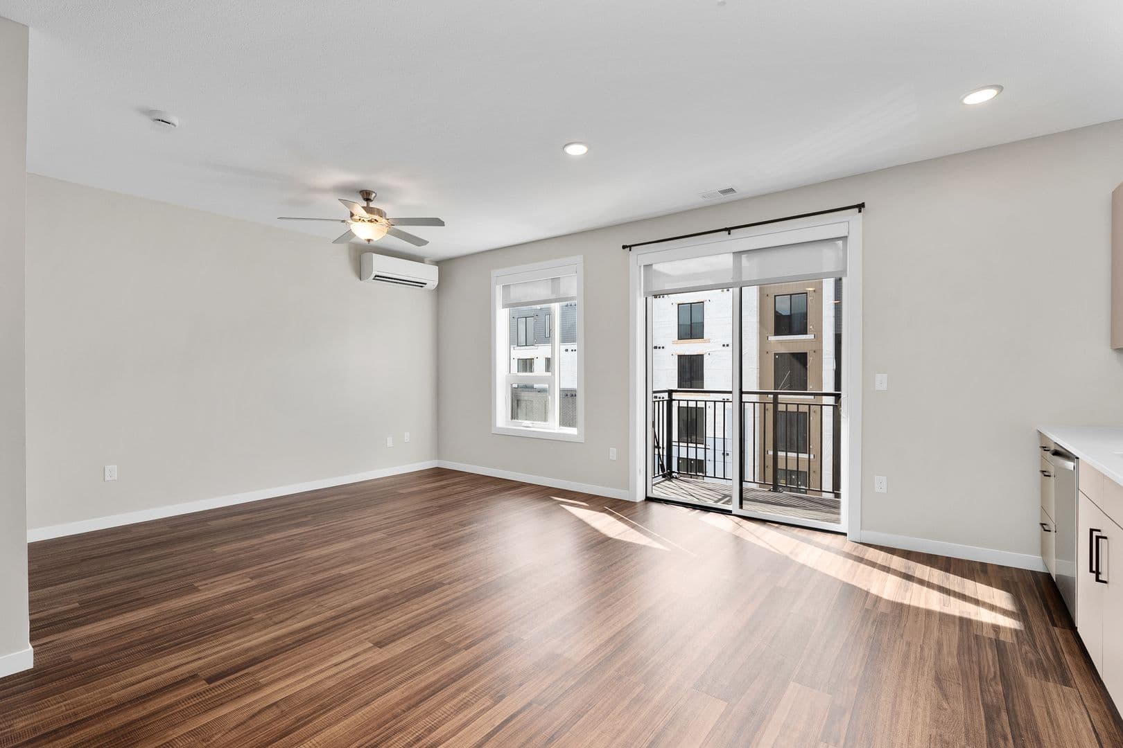 Eau Claire Apartment: 2016 Oxford Avenue