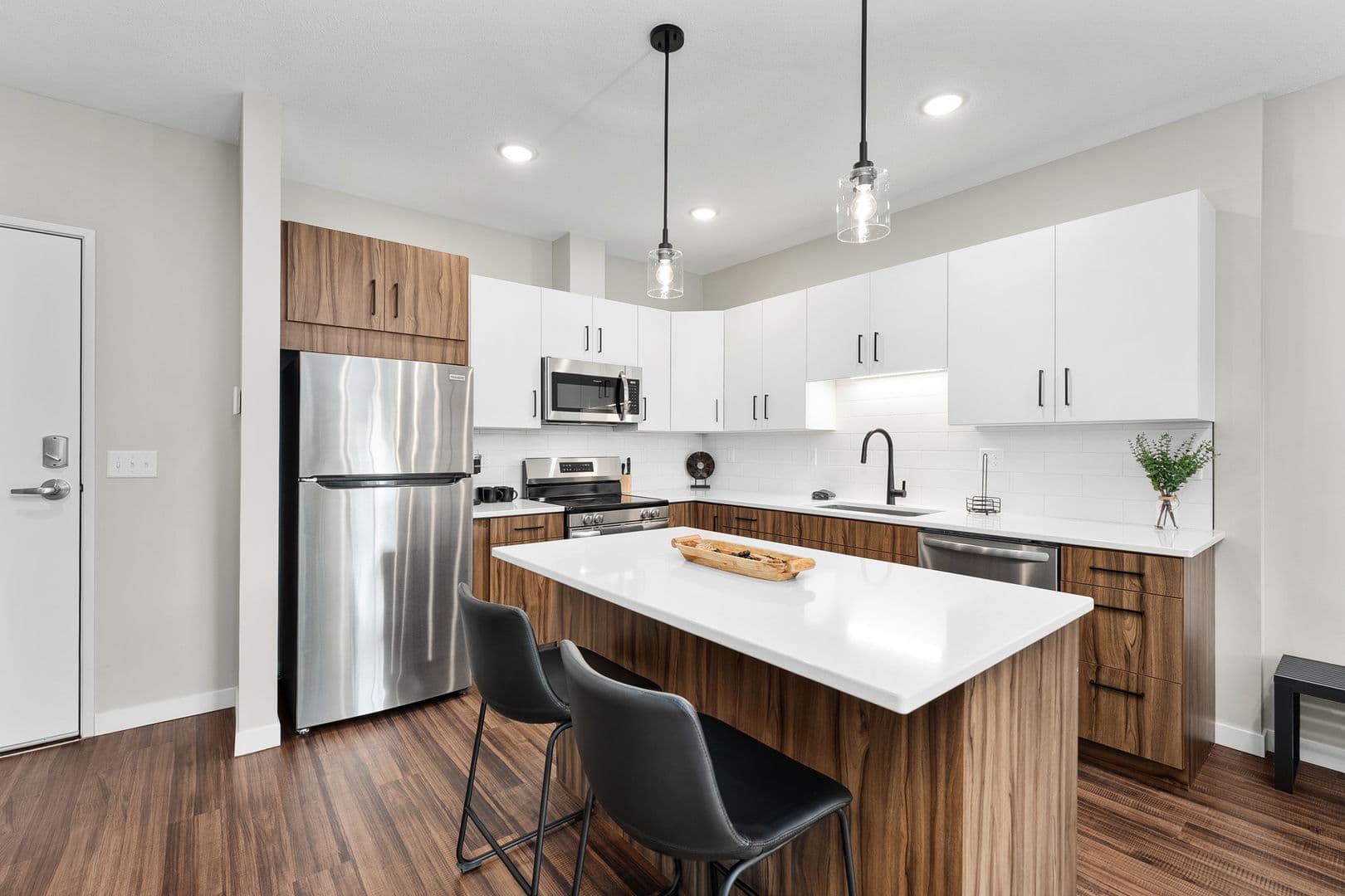 Eau Claire Apartment: 2016 Oxford Avenue