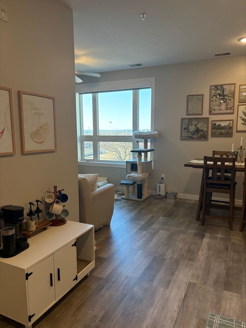 Superior Apartment: 2601 Bardon Ave