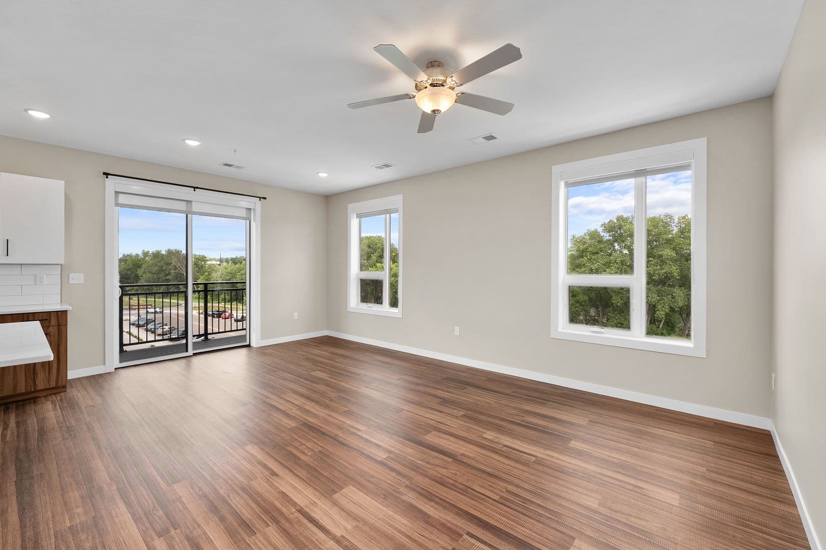 Eau Claire Apartment: 2016 Oxford Avenue