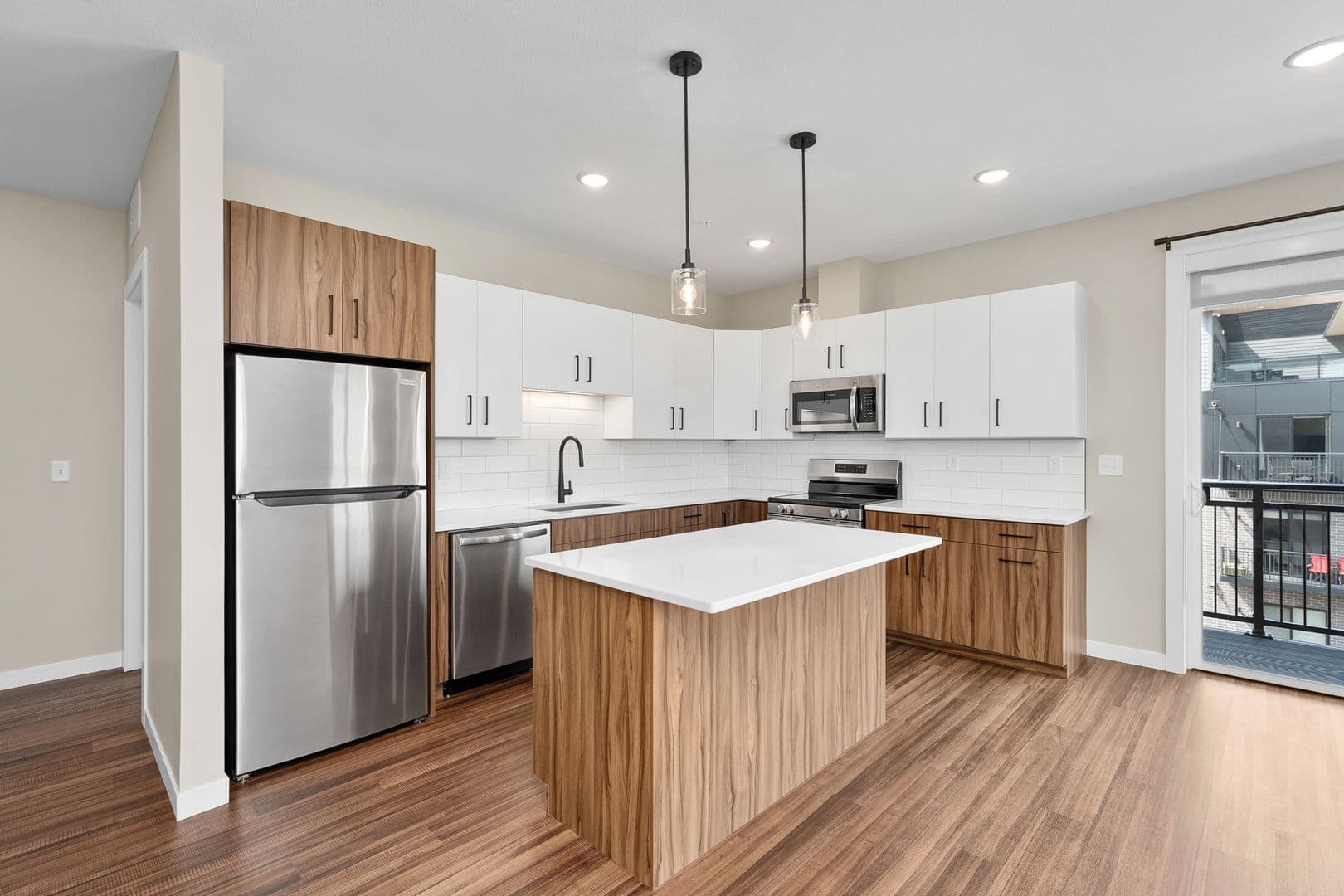 Eau Claire Apartment: 2016 Oxford Avenue