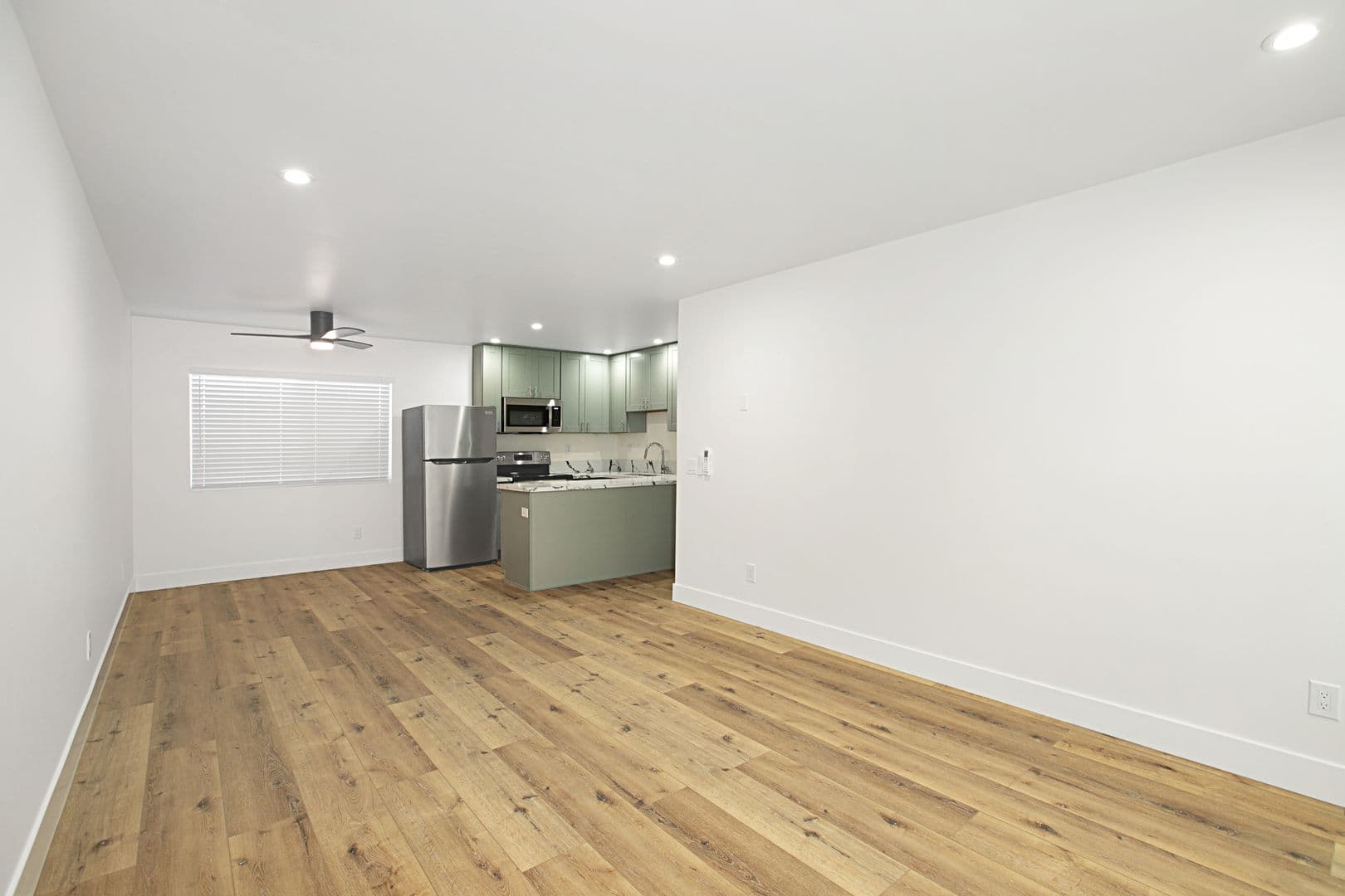 Imperial Beach Apartment: 584 12 TH STREET