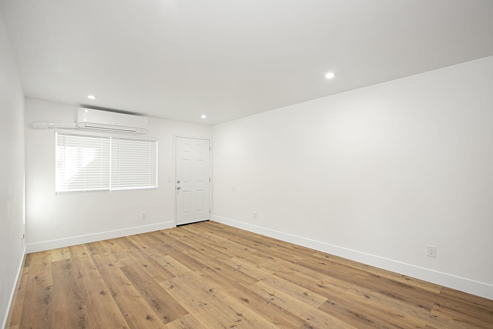 Imperial Beach Apartment: 584 12 TH STREET