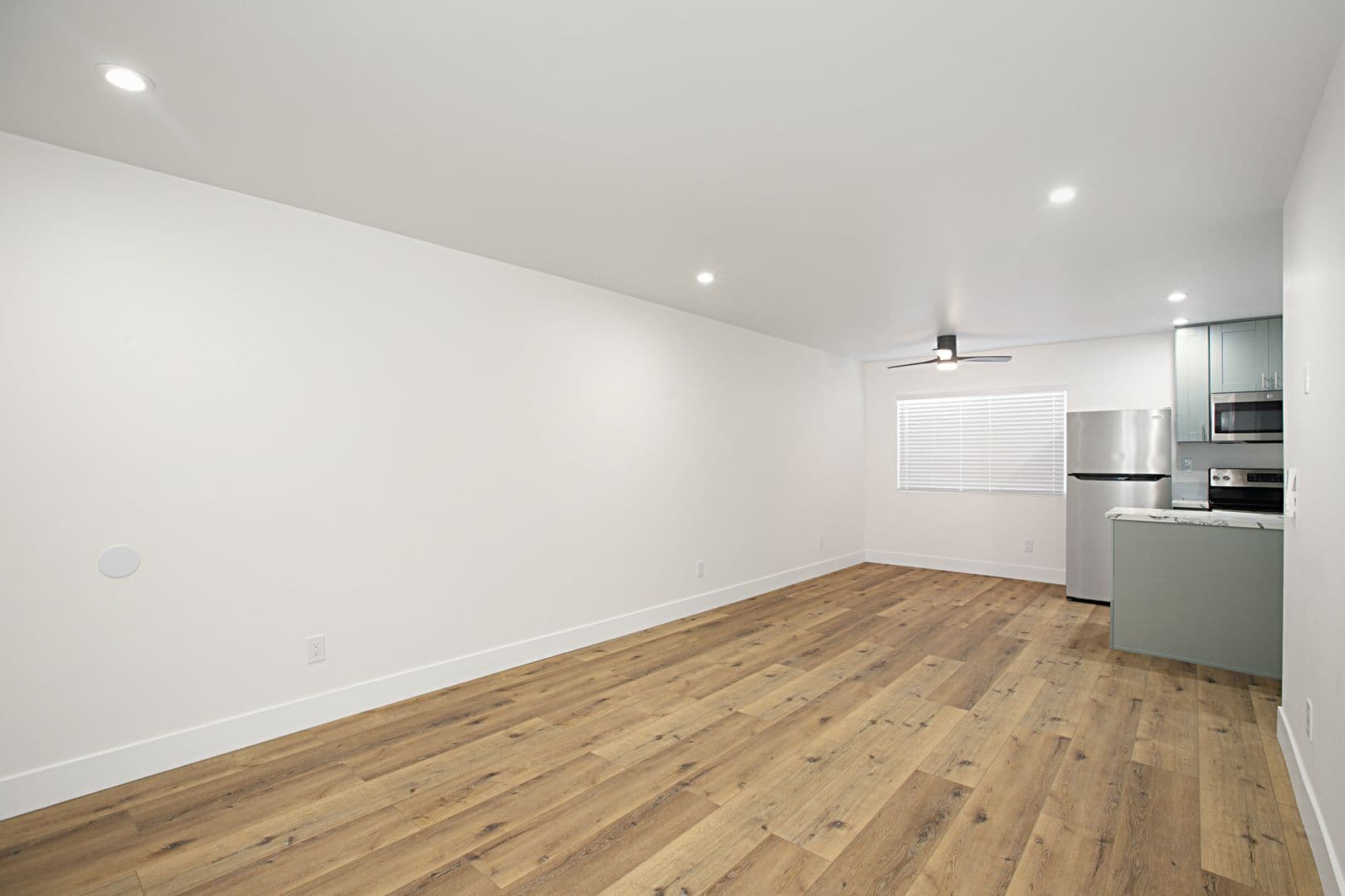 Imperial Beach Apartment: 584 12 TH STREET