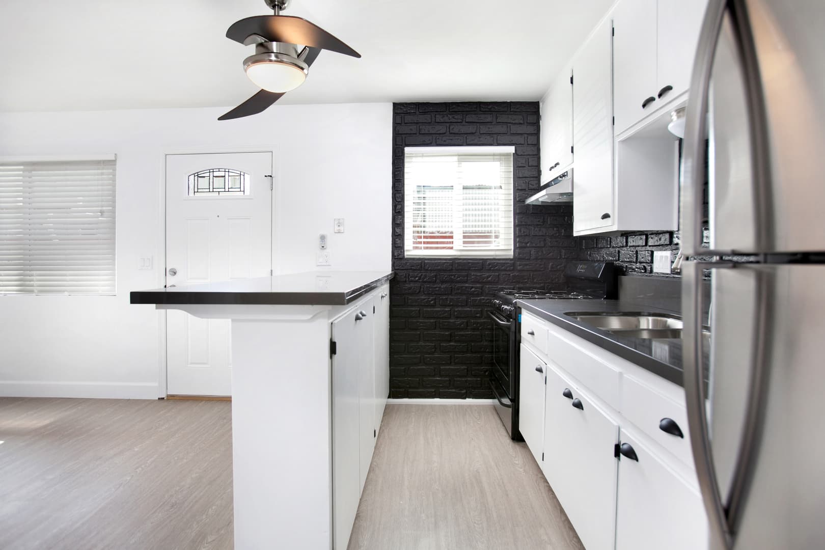 Imperial Beach Apartment: 1413 HEMLOCK AVENUE