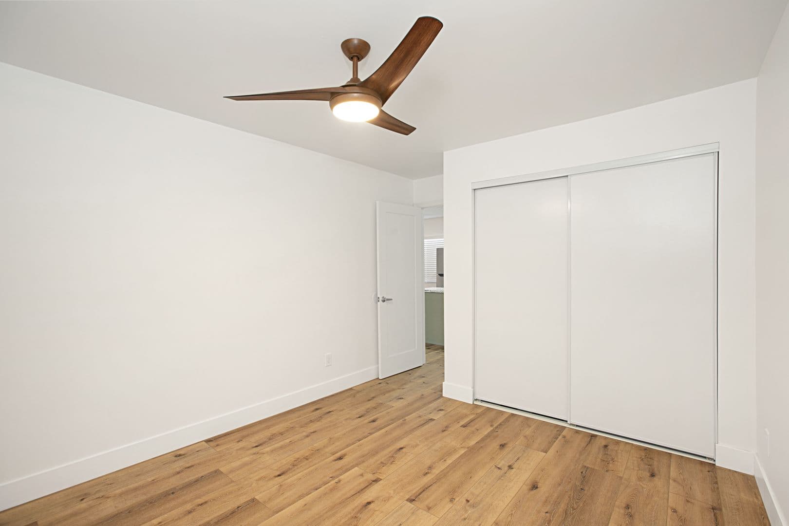 Imperial Beach Apartment: 584 12 TH STREET