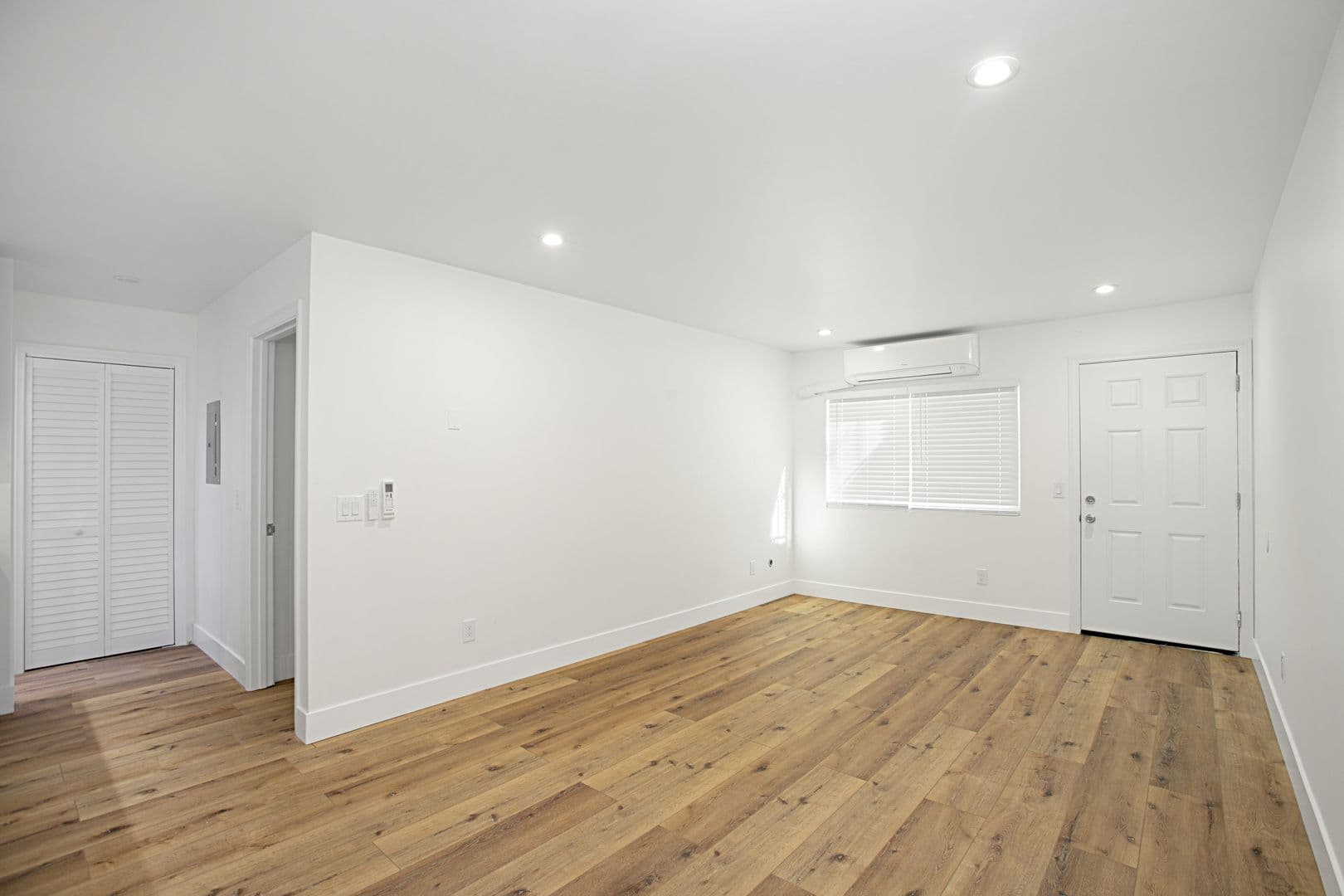 Imperial Beach Apartment: 584 12 TH STREET