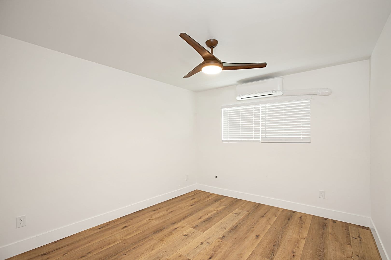 Imperial Beach Apartment: 584 12 TH STREET