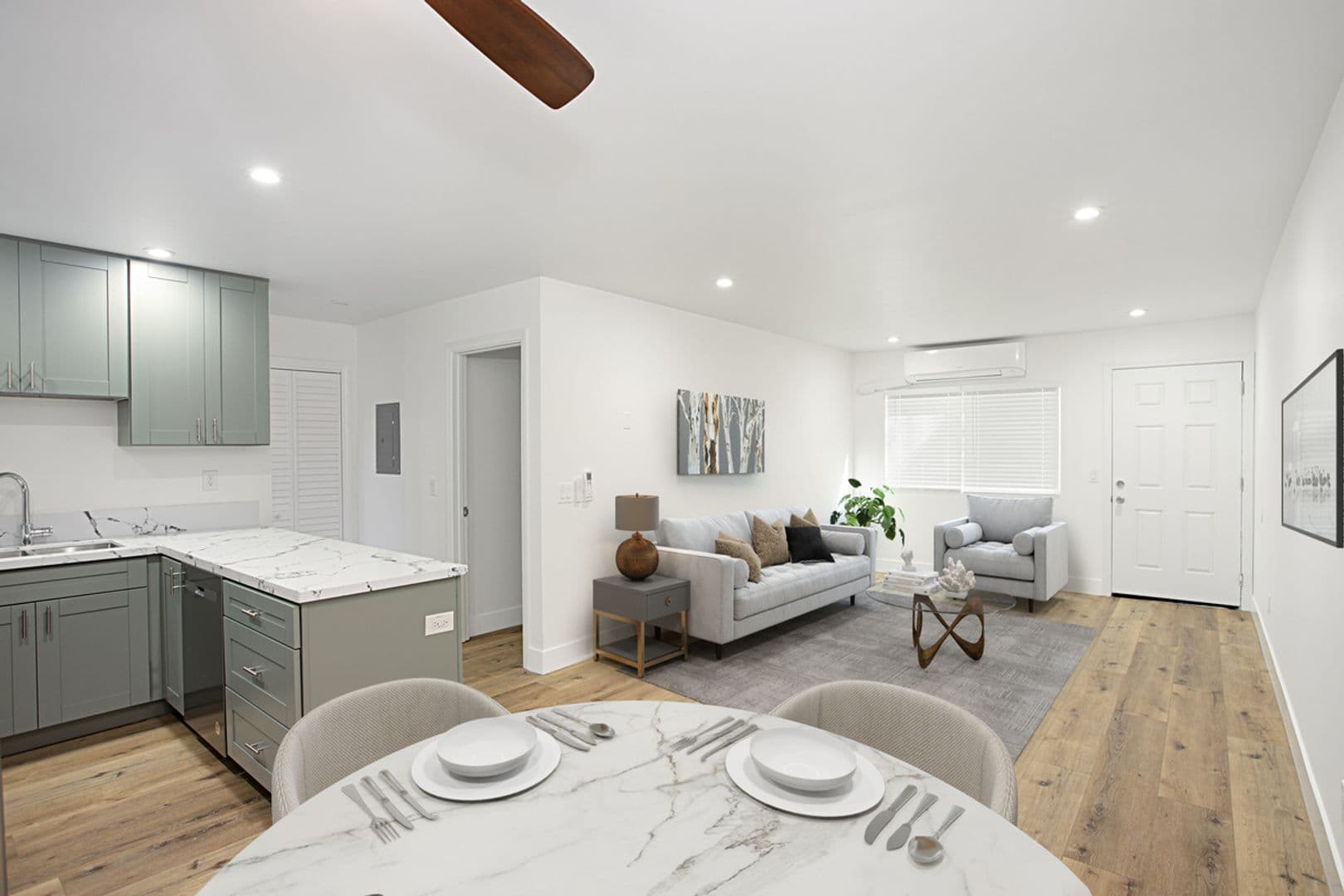 Imperial Beach Apartment: 584 12 TH STREET