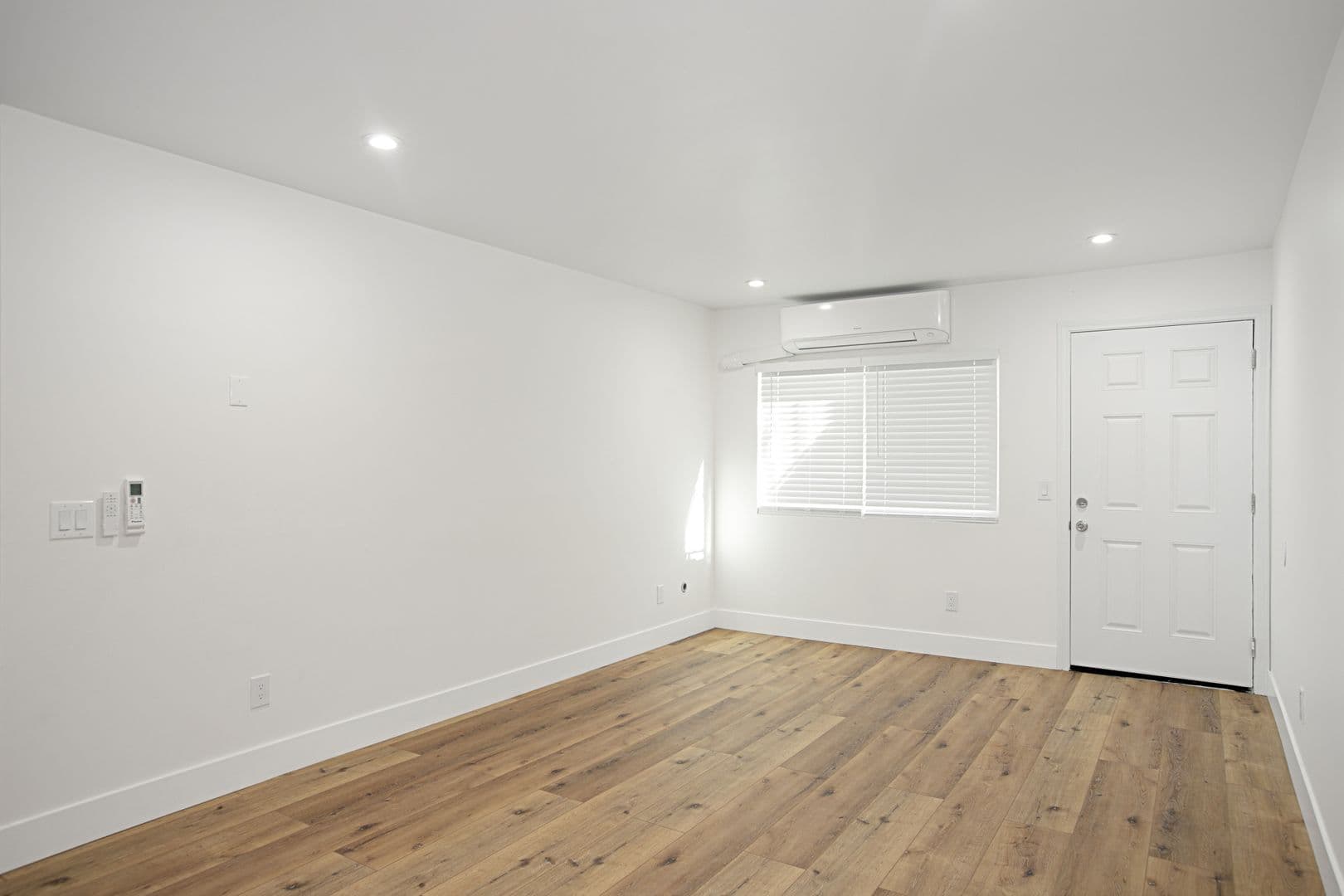 Imperial Beach Apartment: 584 12 TH STREET