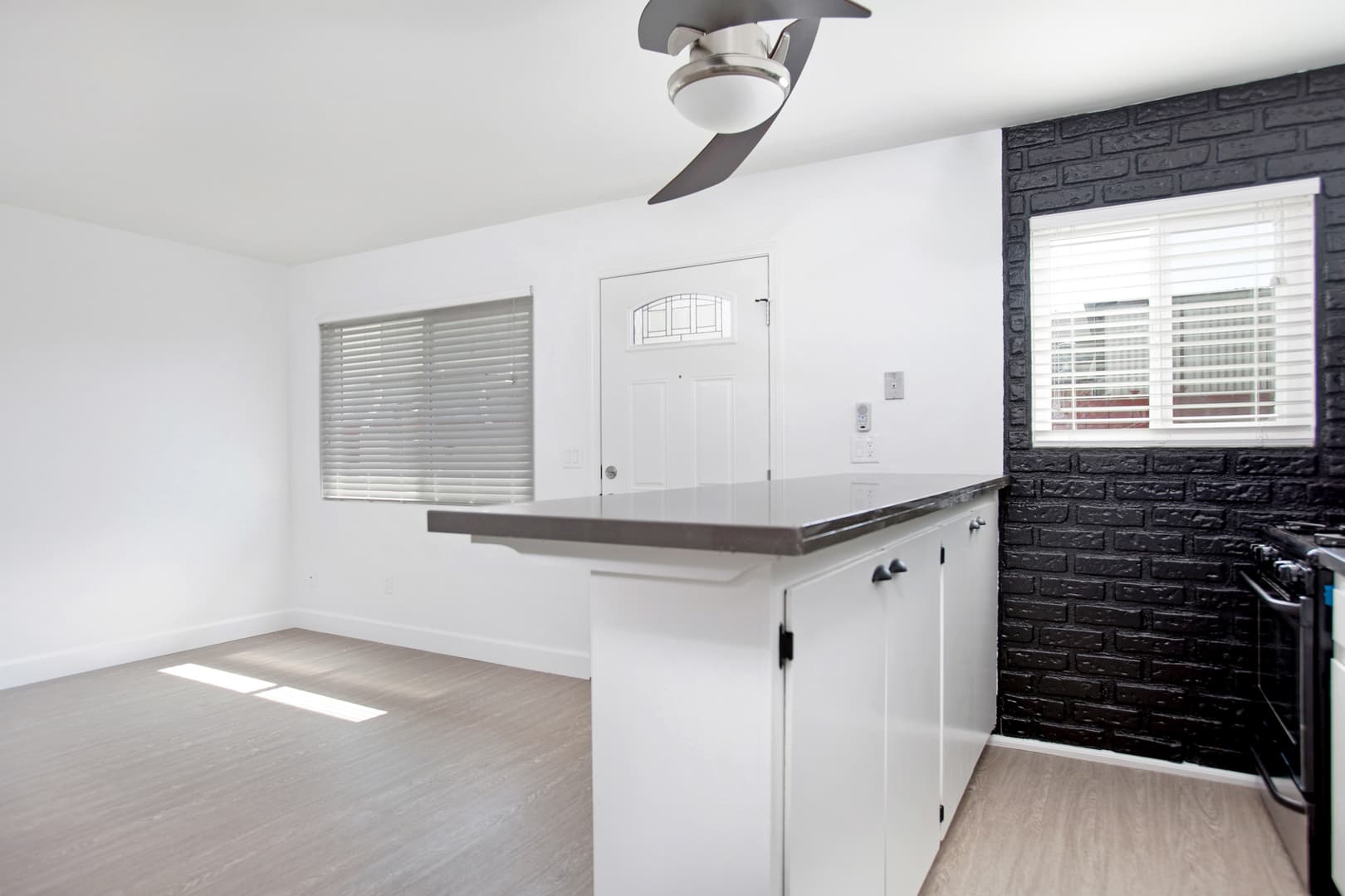 Imperial Beach Apartment: 1413 HEMLOCK AVENUE