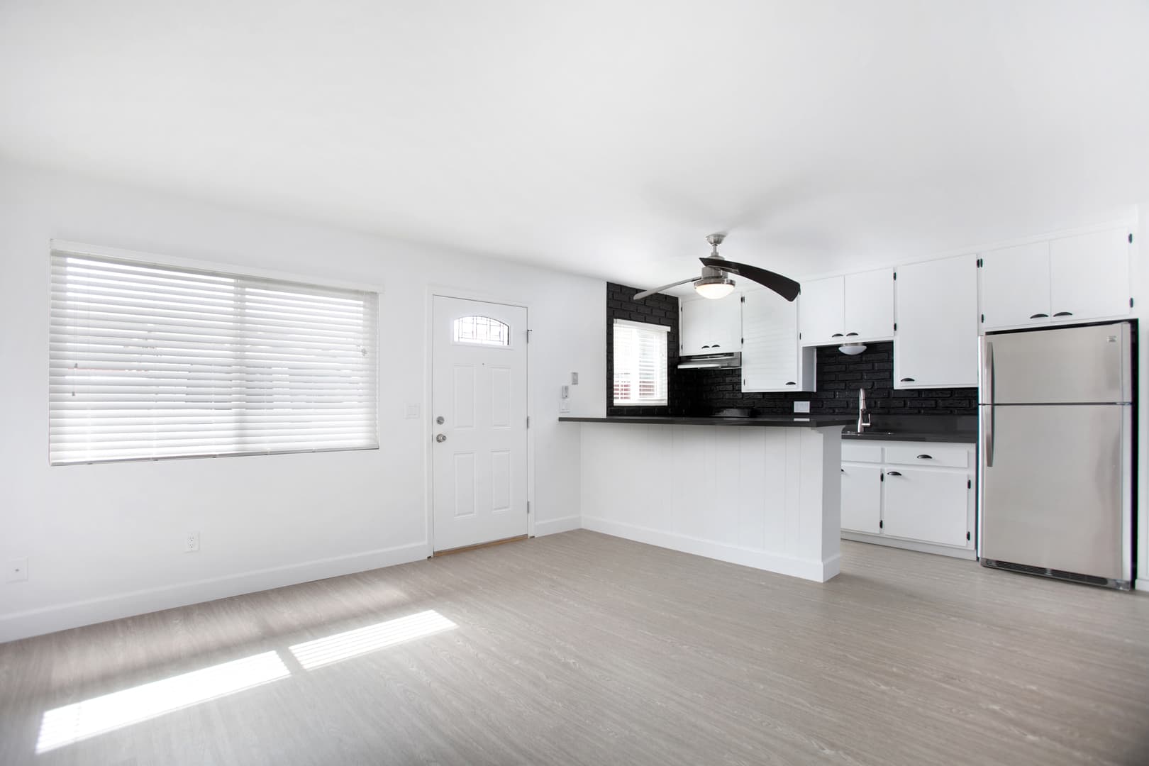 Imperial Beach Apartment: 1413 HEMLOCK AVENUE