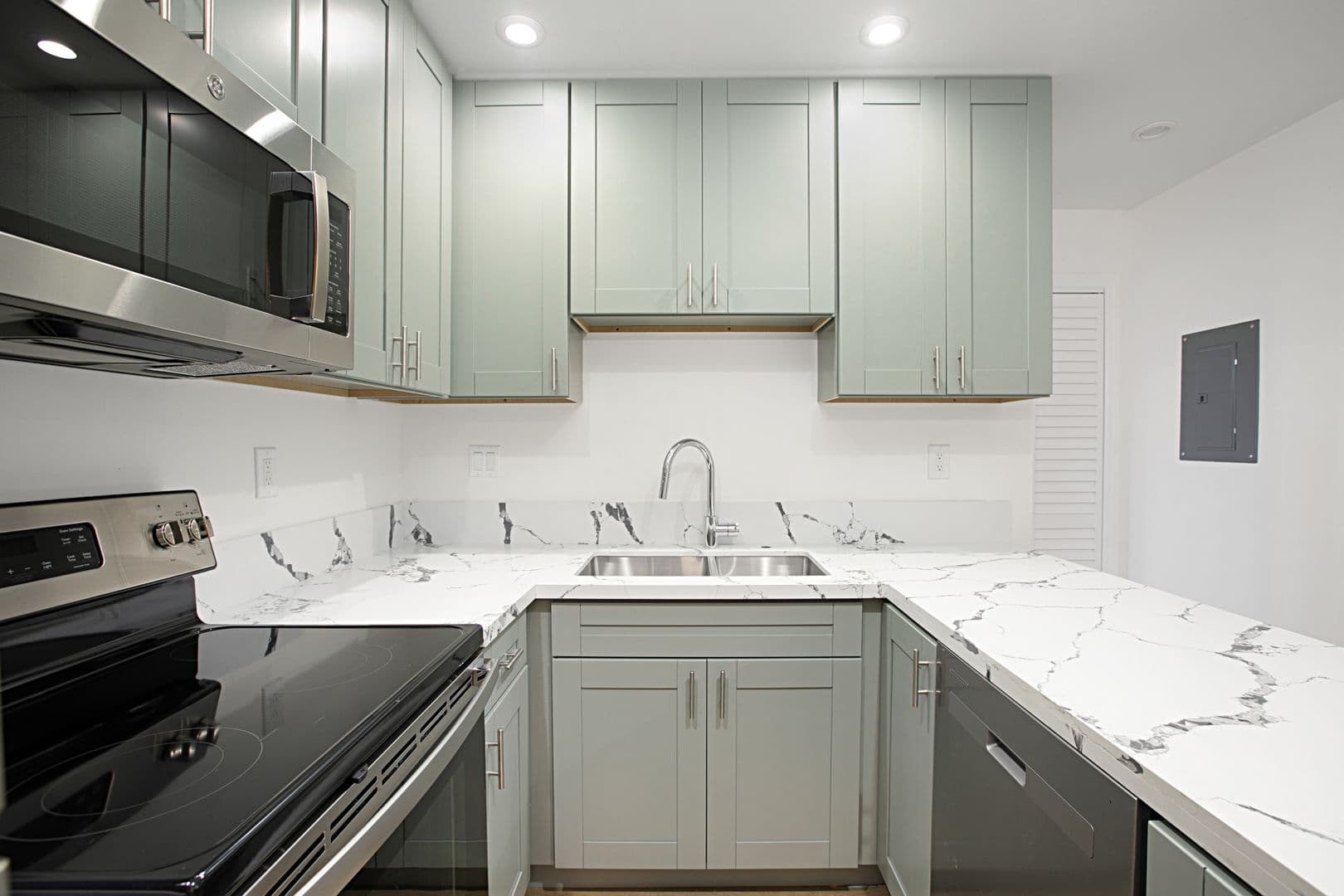 Imperial Beach Apartment: 584 12 TH STREET