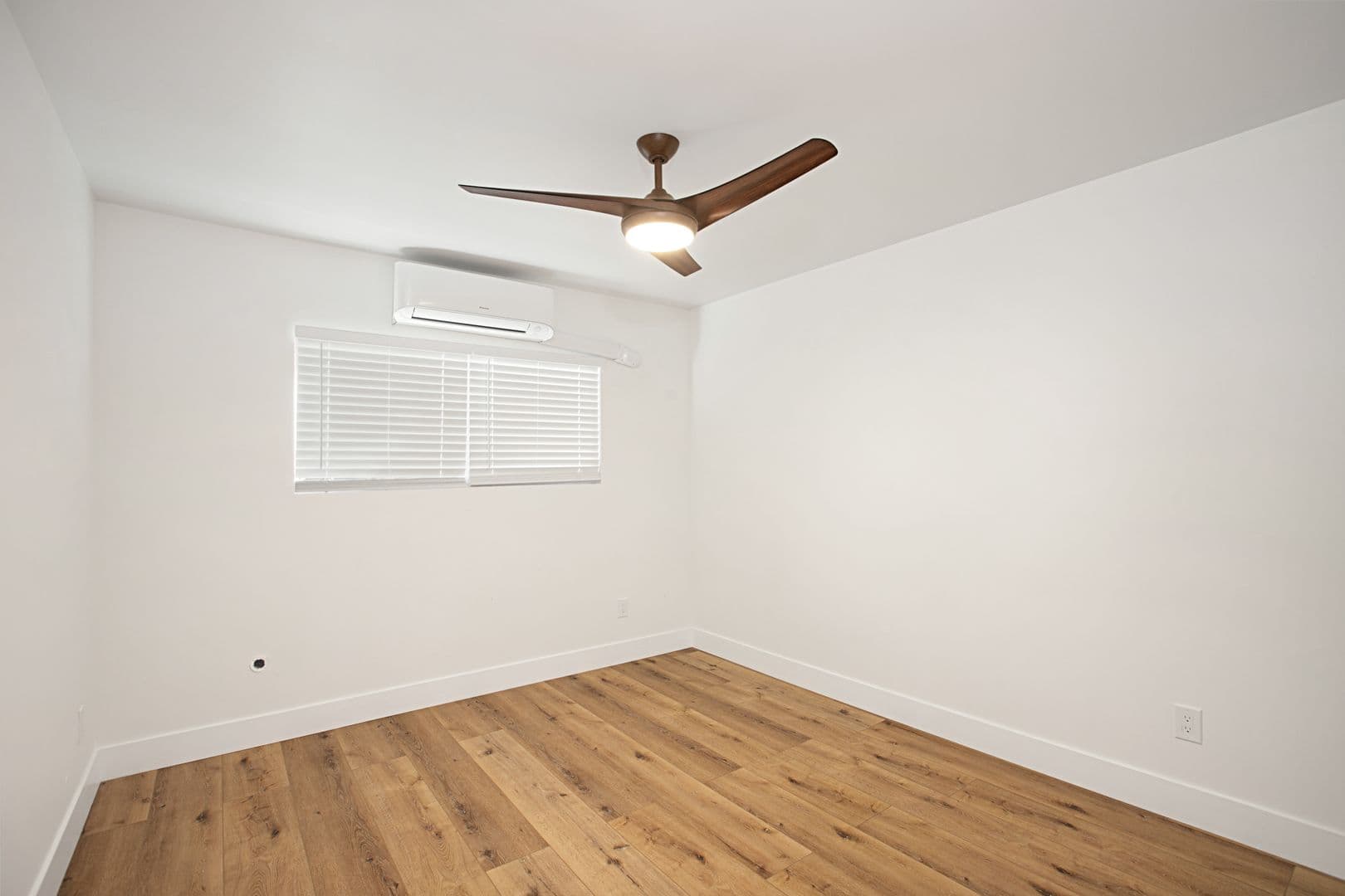 Imperial Beach Apartment: 584 12 TH STREET