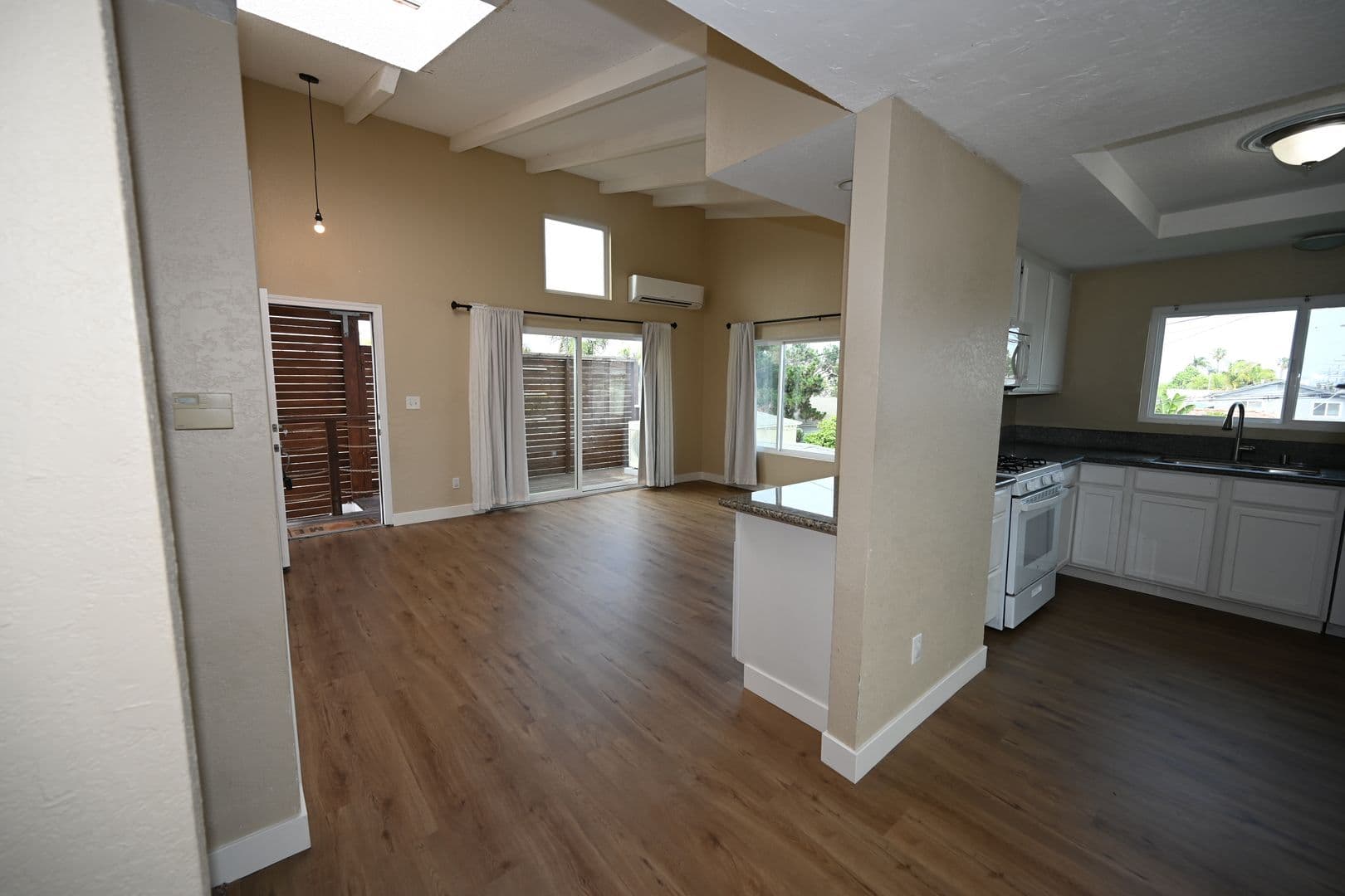 San Diego Apartment: 4672-76 Long Branch Ave
