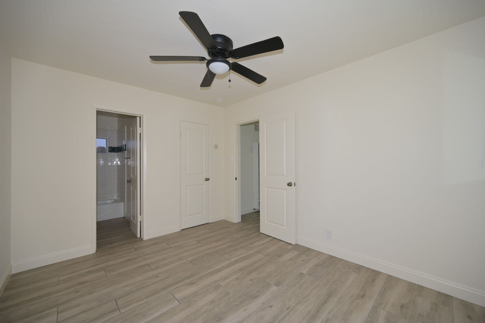 San Diego Apartment: 4833-39 Del Monte Avenue