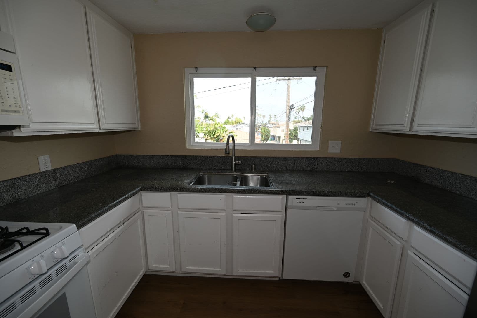 San Diego Apartment: 4672-76 Long Branch Ave