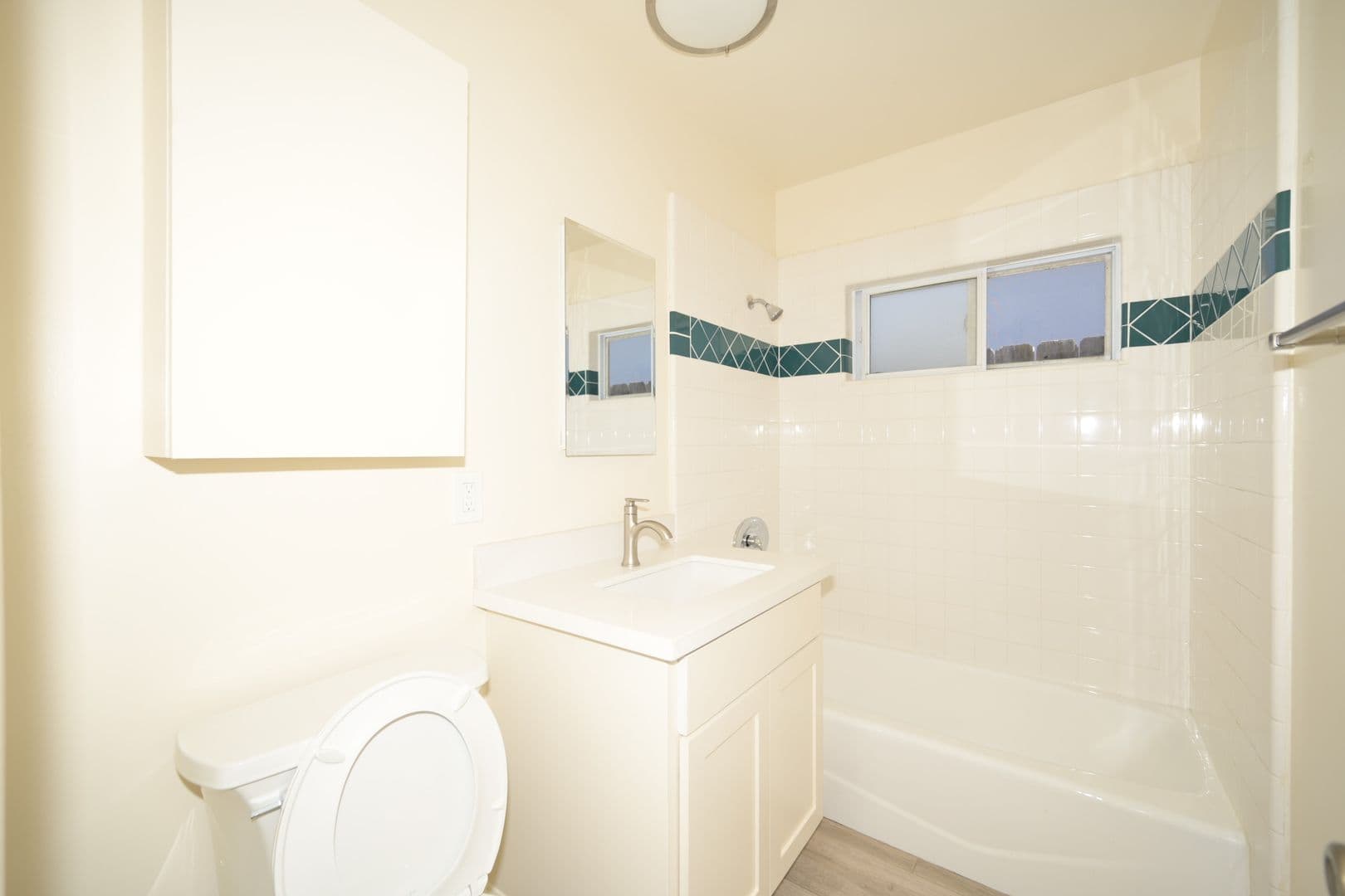 San Diego Apartment: 4833-39 Del Monte Avenue