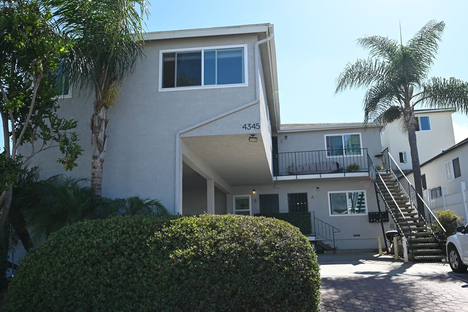 San Diego Apartment: 4345 Mentone Street