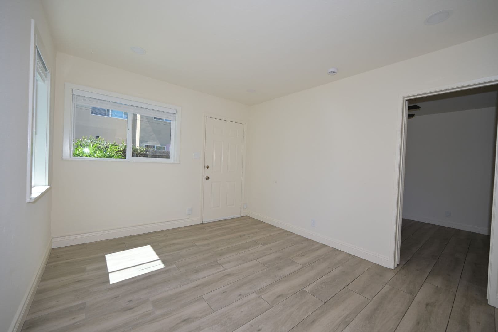 San Diego Apartment: 4833-39 Del Monte Avenue