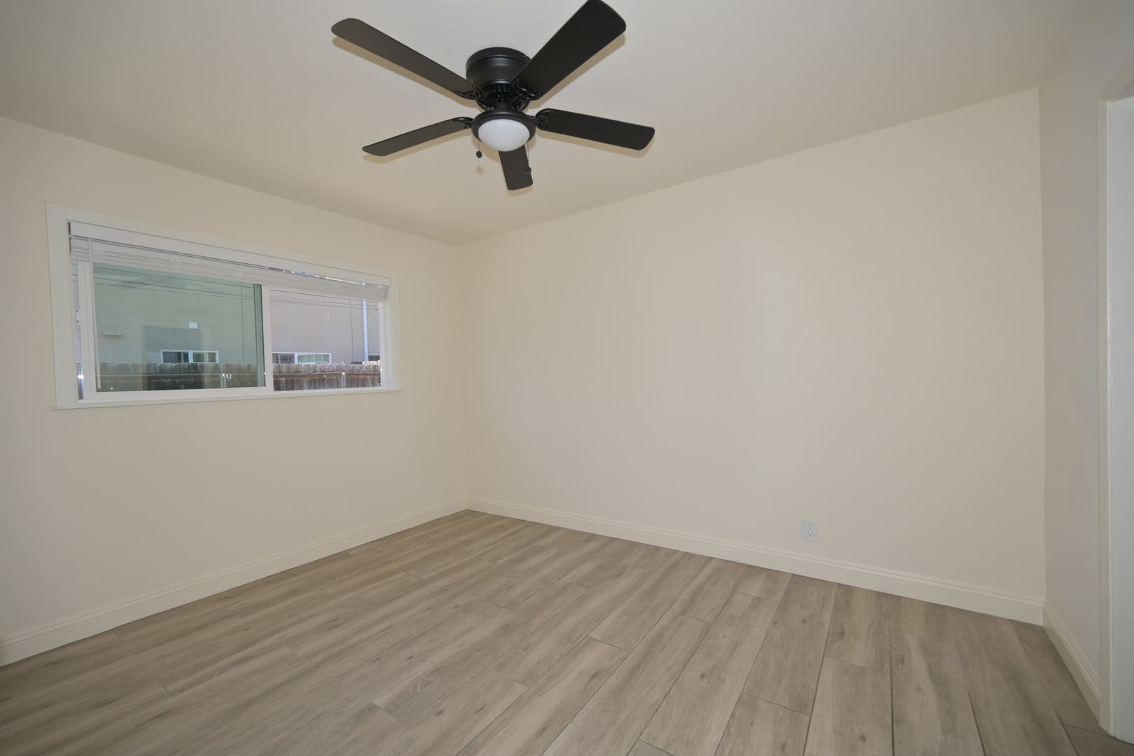 San Diego Apartment: 4833-39 Del Monte Avenue