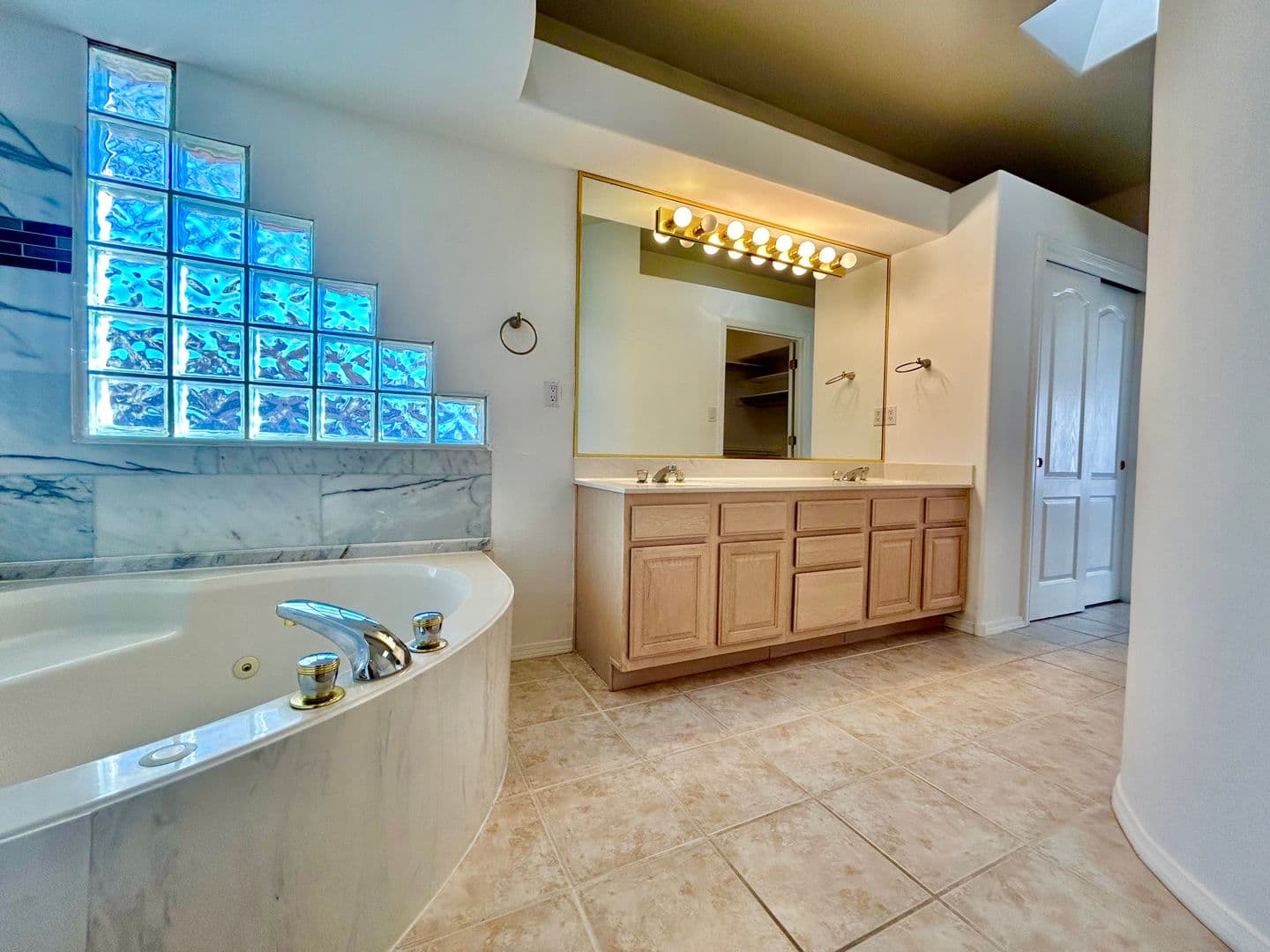 Albuquerque Townhome: 711 Tramway Pl NE #34