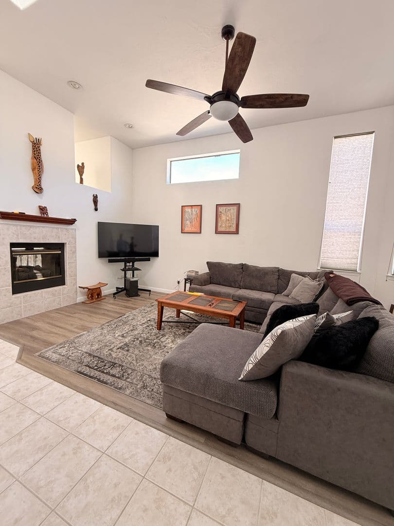 Albuquerque Townhome: 711 Tramway Pl NE #34
